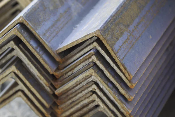 Metal profil açısı depodaki paketlerine metal ürünleri, Rusya Federasyonu