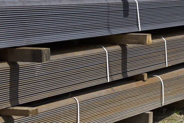 Metal profil açısı depodaki paketlerine metal ürünleri, Rusya Federasyonu