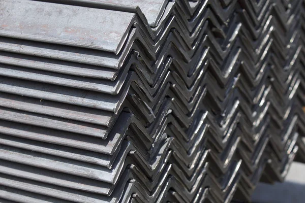 Metal profil açısı depodaki paketlerine metal ürünleri, Rusya Federasyonu