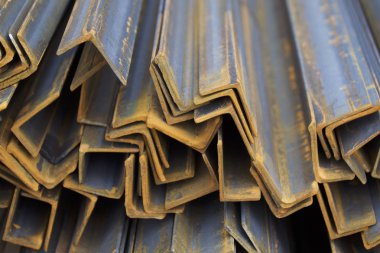 Metal profil açısı metal ürünlerin depodaki paketlerinde