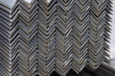 Metal profil açısı metal ürünlerin depodaki paketlerinde