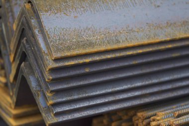 Metal profil açısı metal ürünlerin depodaki paketlerinde