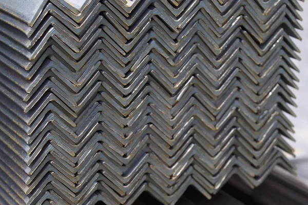 Metal profil açısı metal ürünlerin depodaki paketlerinde
