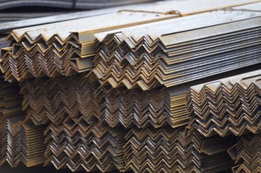 Metal profil açısı metal ürünlerin depodaki paketlerinde