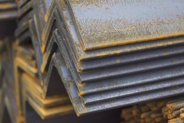 Metal profil açısı metal ürünlerin depodaki paketlerinde