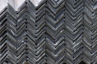 Metal profil açısı metal ürünlerin depodaki paketlerinde