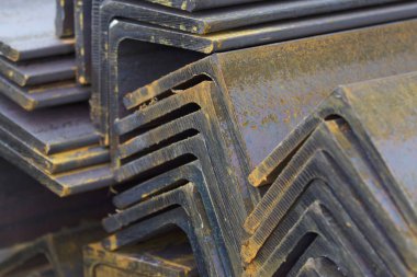 Metal profil açısı metal ürünlerin depodaki paketlerinde