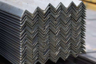 Metal profil açısı metal ürünlerin depodaki paketlerinde