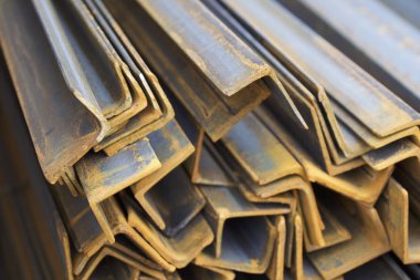 Metal profil açısı metal ürünlerin depodaki paketlerinde