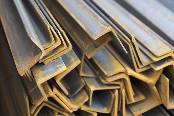 Metal profil açısı metal ürünlerin depodaki paketlerinde