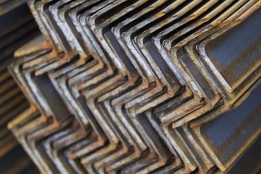 Metal profil açısı metal ürünlerin depodaki paketlerinde