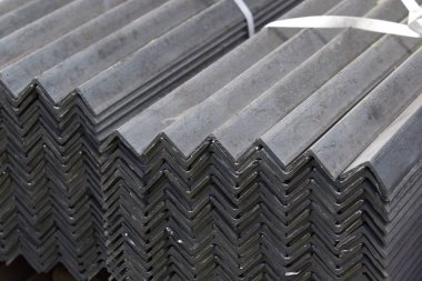 Metal profil açısı metal ürünlerin depodaki paketlerinde