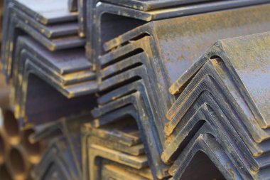 Metal profil açısı metal ürünlerin depodaki paketlerinde