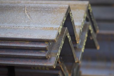 Metal profil açısı metal ürünlerin depodaki paketlerinde