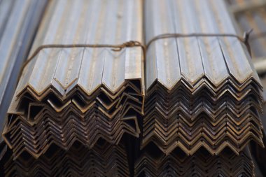 Metal profil açısı metal ürünlerin depodaki paketlerinde