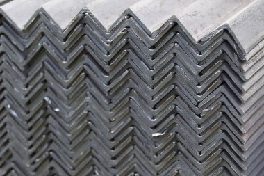 Metal profil açısı metal ürünlerin depodaki paketlerinde