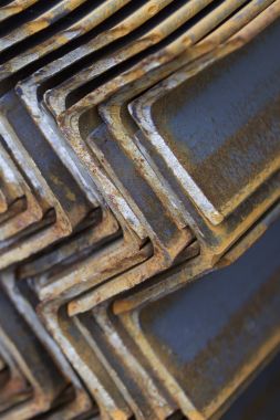 Metal profil açısı metal ürünlerin depodaki paketlerinde