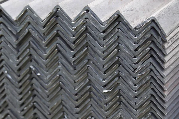 Metal profil açısı metal ürünlerin depodaki paketlerinde