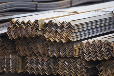 Metal profil açısı metal ürünlerin depodaki paketlerinde