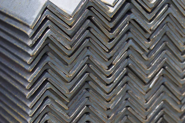 Metal profil açısı metal ürünlerin depodaki paketlerinde