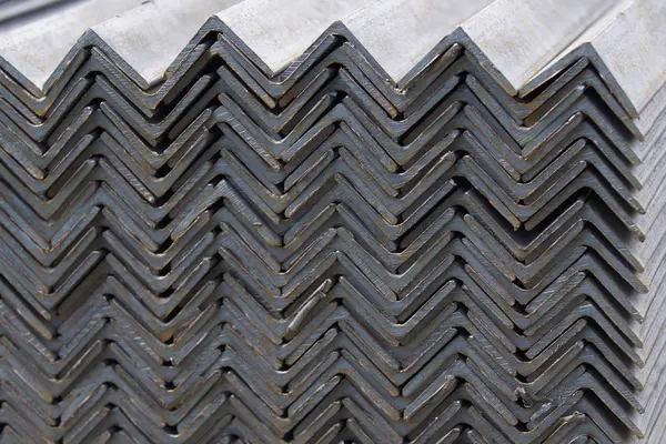 Metal profil açısı metal ürünlerin depodaki paketlerinde