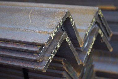 Metal profil açısı metal ürünlerin depodaki paketlerinde