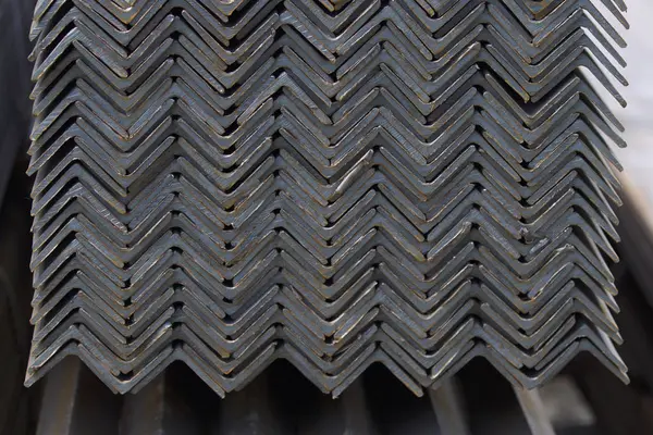 Metal profil açısı metal ürünlerin depodaki paketlerinde