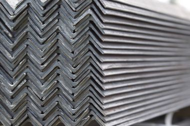 Metal profil açısı metal ürünlerin depodaki paketlerinde