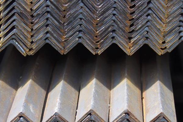 Metal profil açısı metal ürünlerin depodaki paketlerinde