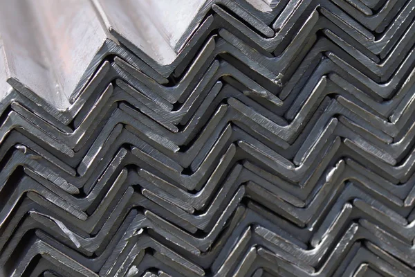 Metal profil açısı metal ürünlerin depodaki paketlerinde