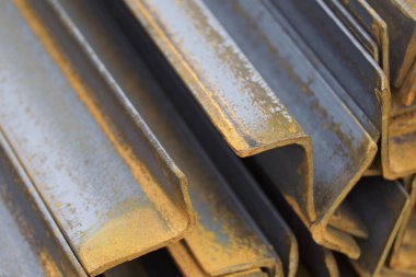 Metal profil açısı metal ürünlerin depodaki paketlerinde