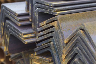 Metal profil açısı metal ürünlerin depodaki paketlerinde