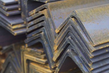 Metal profil açısı metal ürünlerin depodaki paketlerinde