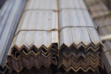 Metal profil açısı metal ürünlerin depodaki paketlerinde