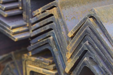 Metal profil açısı metal ürünlerin depodaki paketlerinde