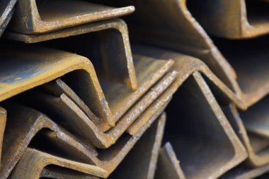 Metal profil açısı metal ürünlerin depodaki paketlerinde