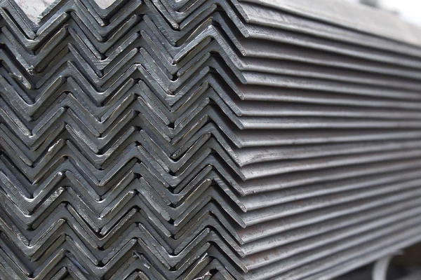 Metal profil açısı metal ürünlerin depodaki paketlerinde
