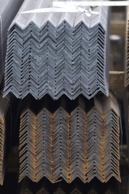Metal profil açısı metal ürünlerin depodaki paketlerinde