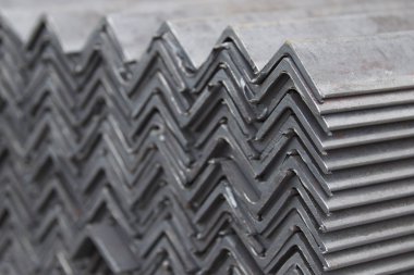 Metal profil açısı metal ürünlerin depodaki paketlerinde