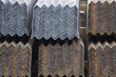 Metal profil açısı metal ürünlerin depodaki paketlerinde