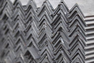 Metal profil açısı metal ürünlerin depodaki paketlerinde