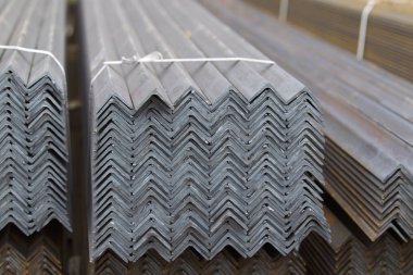 Metal profil açısı metal ürünlerin depodaki paketlerinde