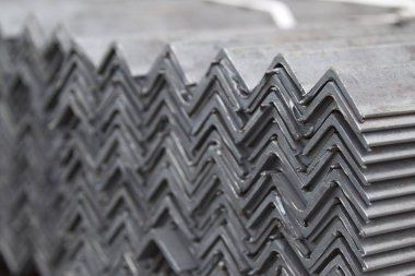 Metal profil açısı metal ürünlerin depodaki paketlerinde