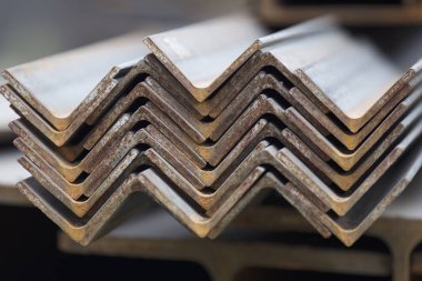 Metal profil açısı metal ürünlerin depodaki paketlerinde