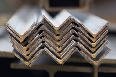 Metal profil açısı metal ürünlerin depodaki paketlerinde