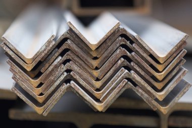 Metal profil açısı metal ürünlerin depodaki paketlerinde