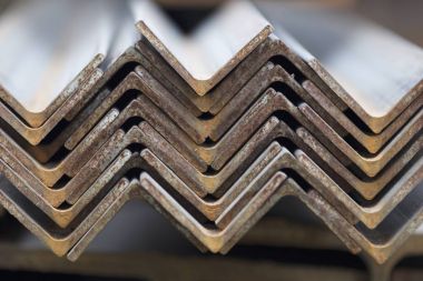 Metal profil açısı metal ürünlerin depodaki paketlerinde