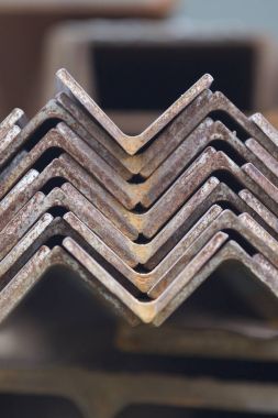 Metal profil açısı metal ürünlerin depodaki paketlerinde
