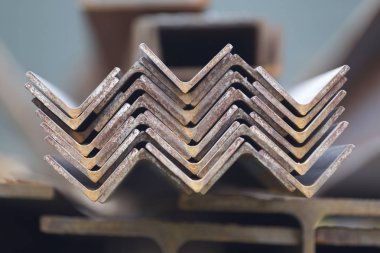 Metal profil açısı metal ürünlerin depodaki paketlerinde