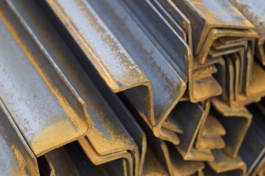 Metal profil açısı metal ürünlerin depodaki paketlerinde